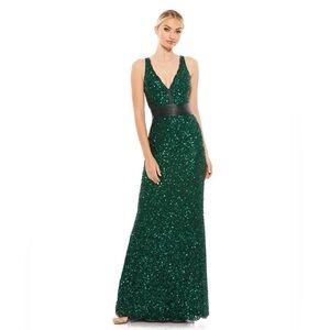 Sequined Scalloped Neckline Evening Dress by Mac Duggal NWT Style 4930